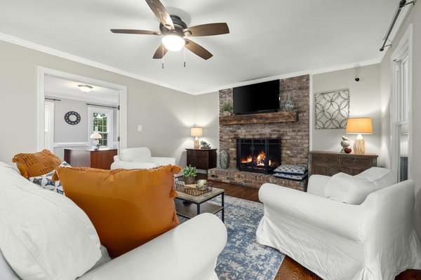 How Can Modern Decor Transform Your UK Home's Ambiance?